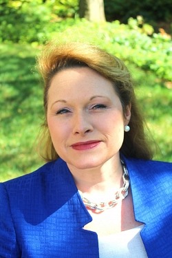 headshot of julia fretwell, healthcare administrator 